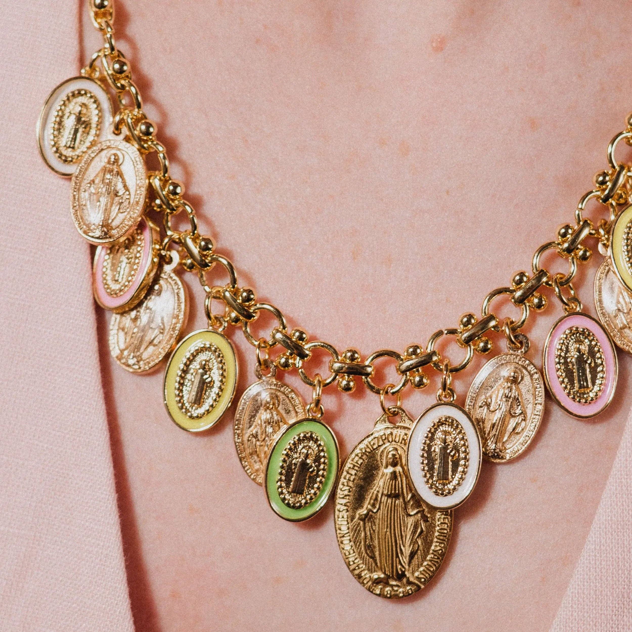 Joyería Católica: Elegante Collar de Oro con Dijes de la Virgen María