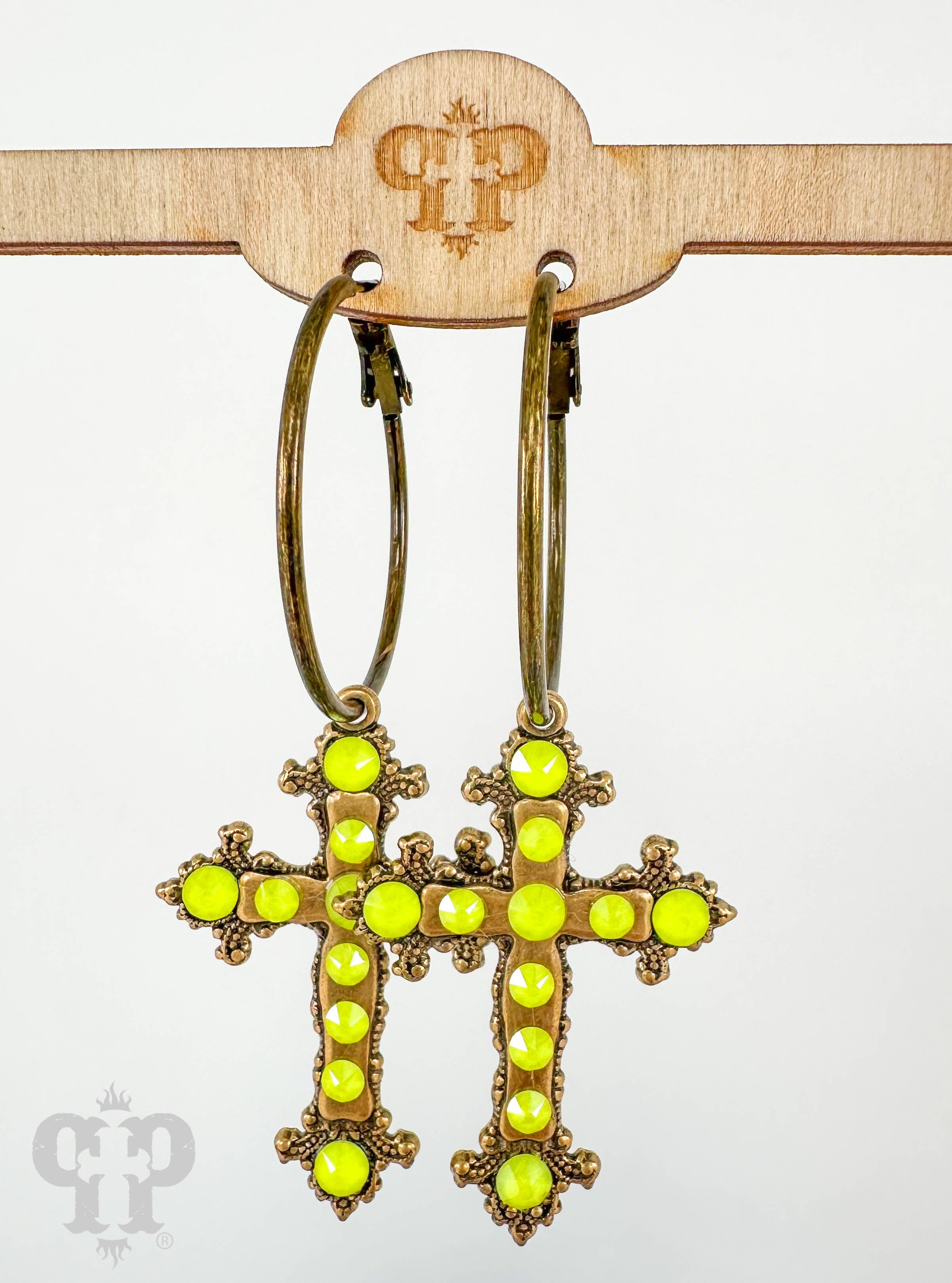 Fancy cross earring 1E663