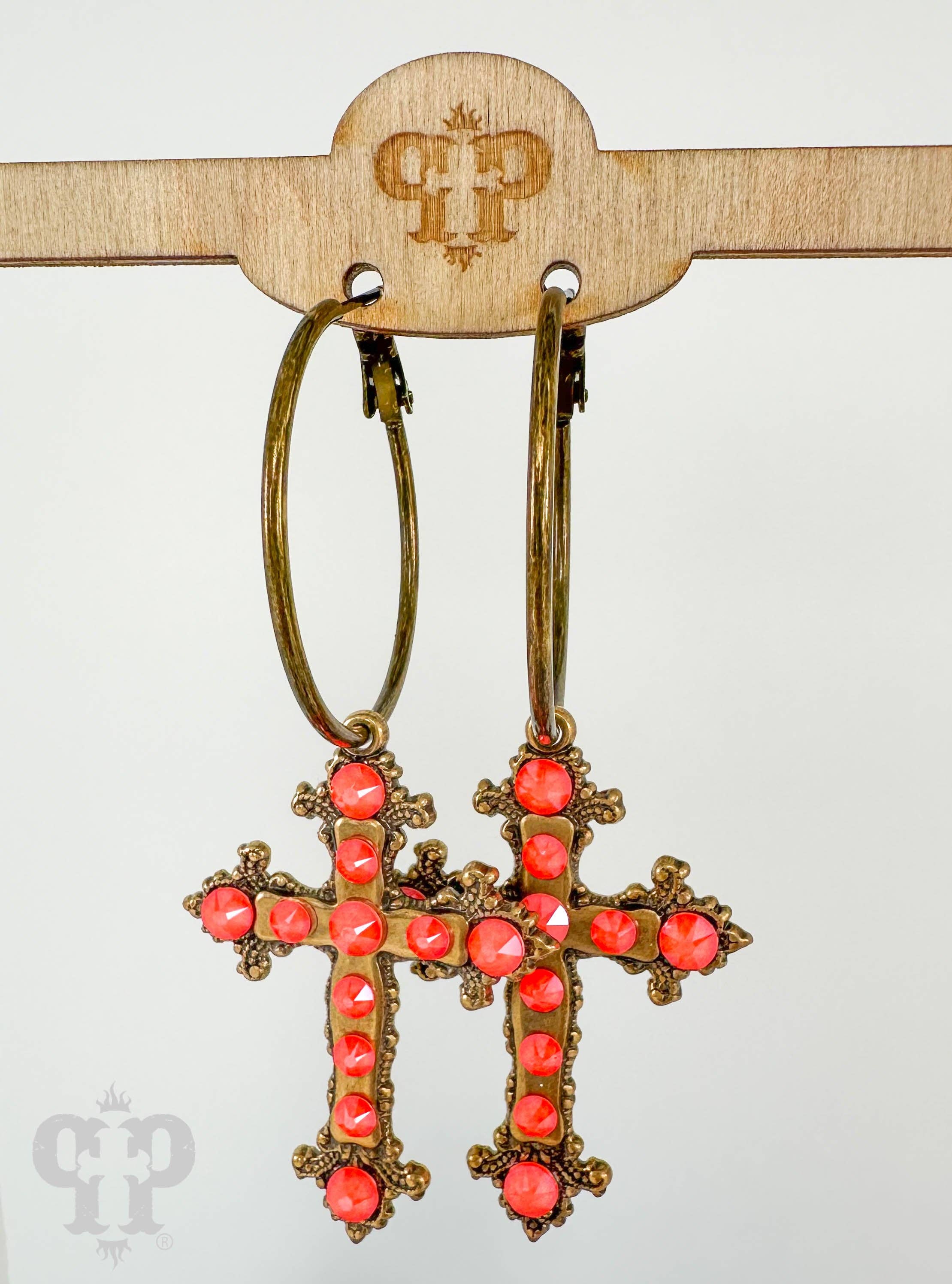 Fancy cross earring 1E663