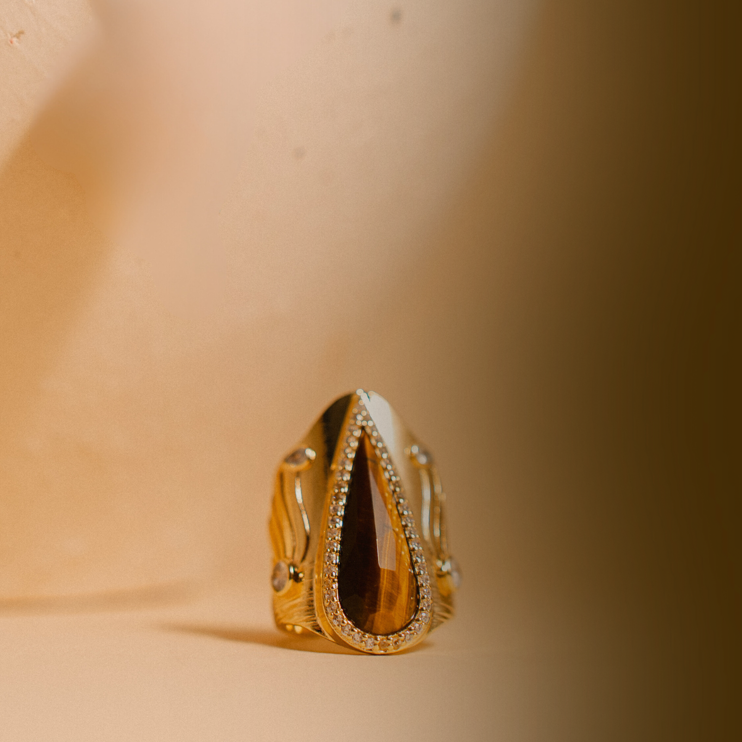 Anillo de piedra preciosa con figura-Adjustable Ring