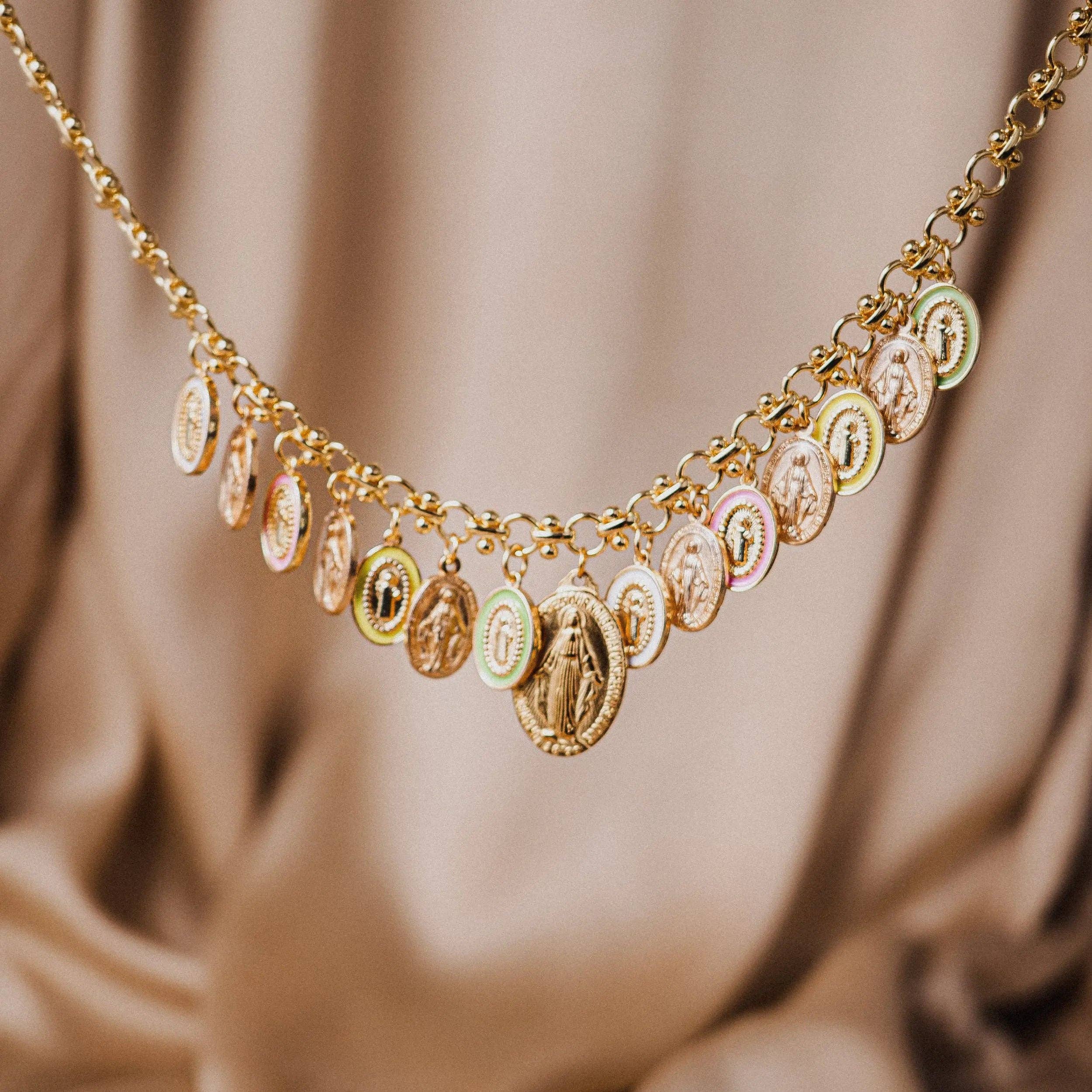 Joyería Católica: Elegante Collar de Oro con Dijes de la Virgen María