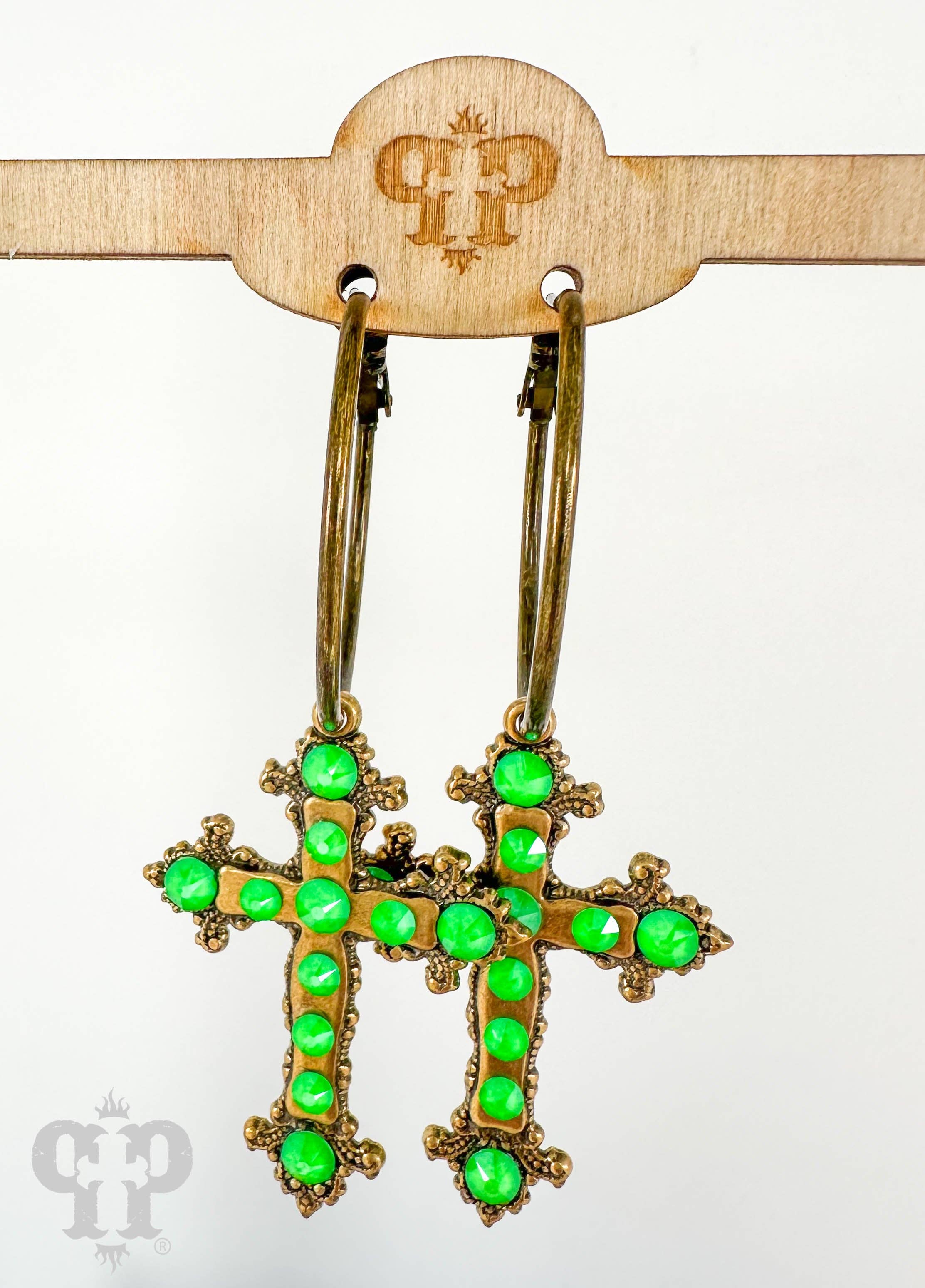 Fancy cross earring 1E663