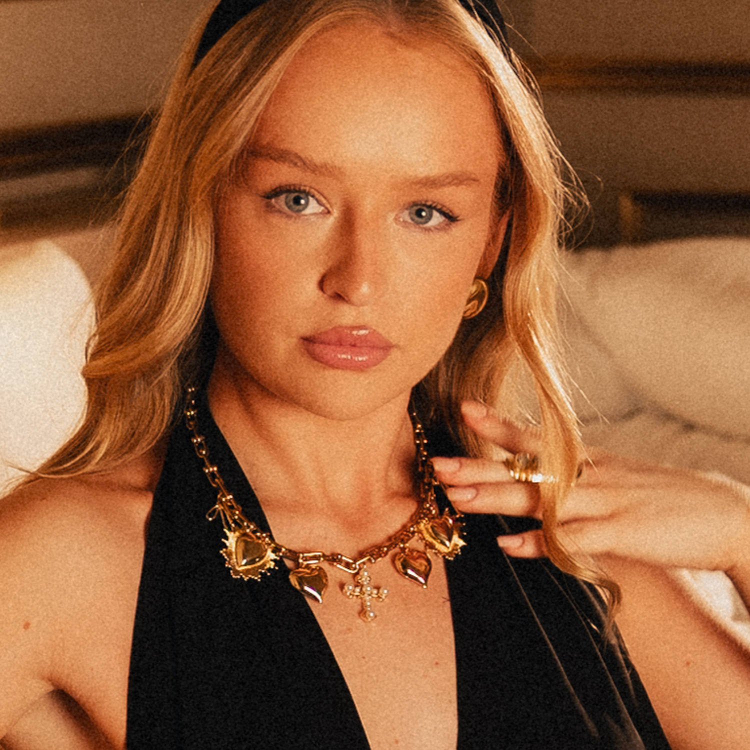 Collar ex-voto de corazones y cruces con perlas