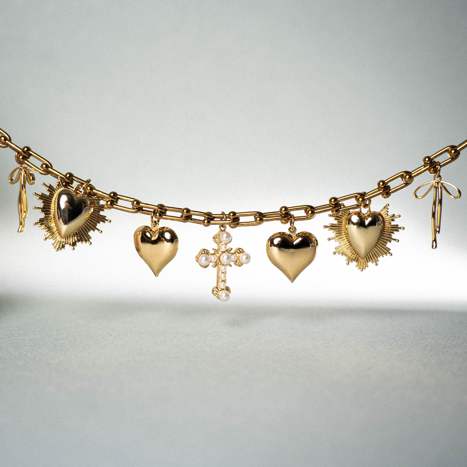 Collar ex-voto de corazones y cruces con perlas