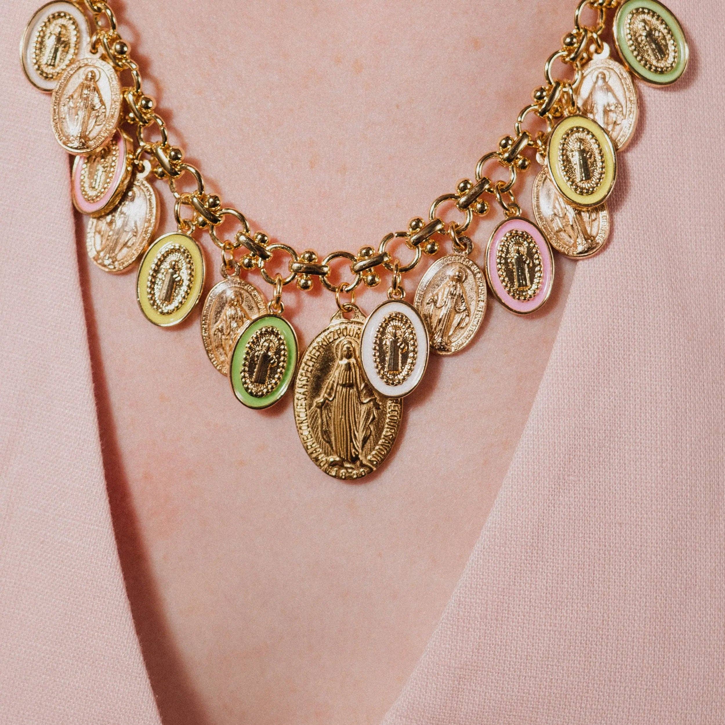 Joyería Católica: Elegante Collar de Oro con Dijes de la Virgen María
